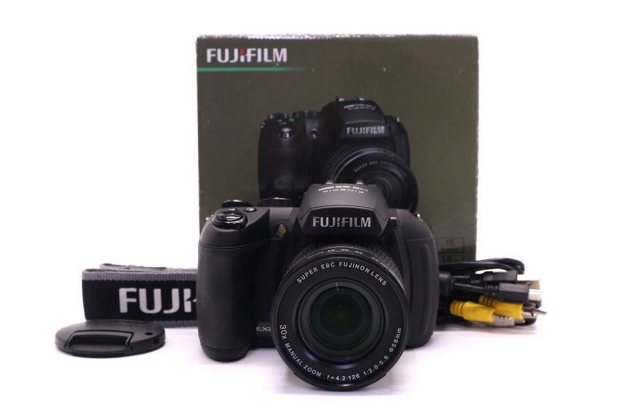 Компактный Fujifilm FinePix HS25EXR в упаковке