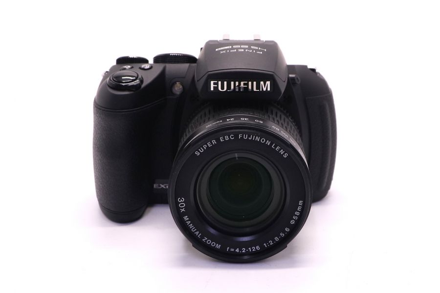 Компактный Fujifilm FinePix HS25EXR в упаковке