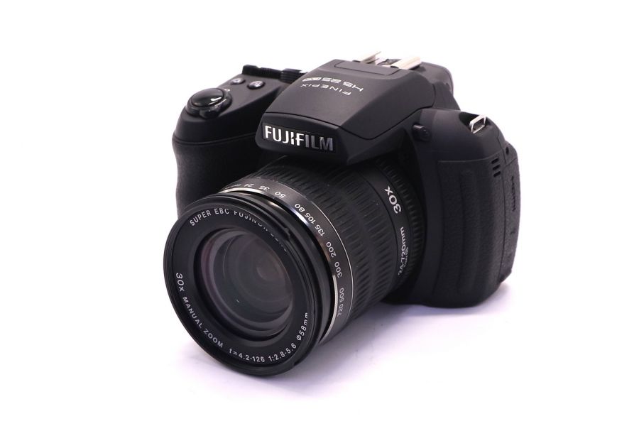 Компактный Fujifilm FinePix HS25EXR в упаковке