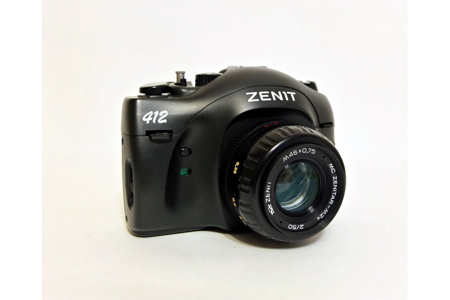 Зеркальный пленочный фотоаппарат Зенит 412 kit