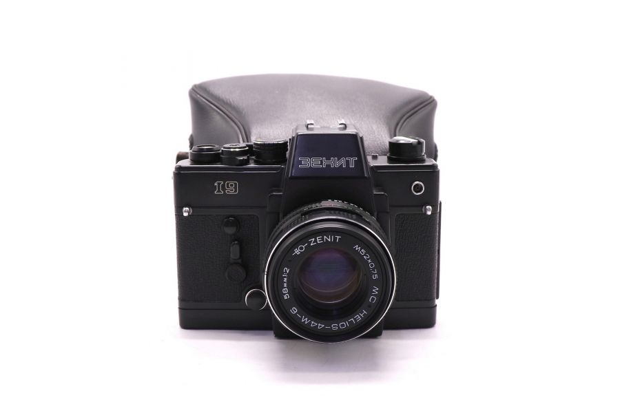 Фотокамера Зенит 19 + Гелиос-44М-6 (СССР, 1981)