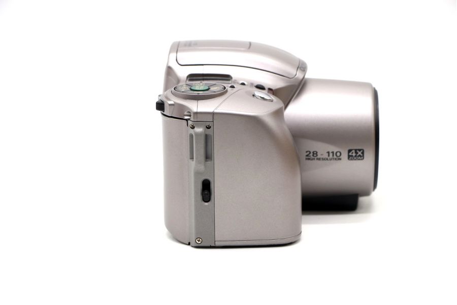 Зеркальный плёночный фотоаппарат Olympus IS-21