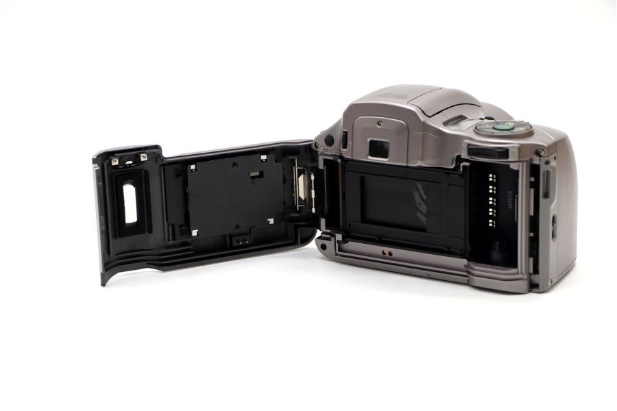 Зеркальный плёночный фотоаппарат Olympus IS-21