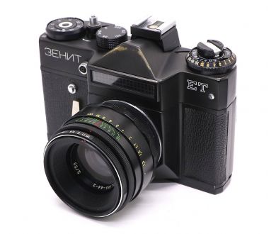 Зеркальный фотоаппарат Зенит ЕТ + Гелиос-44-2 (СССР)