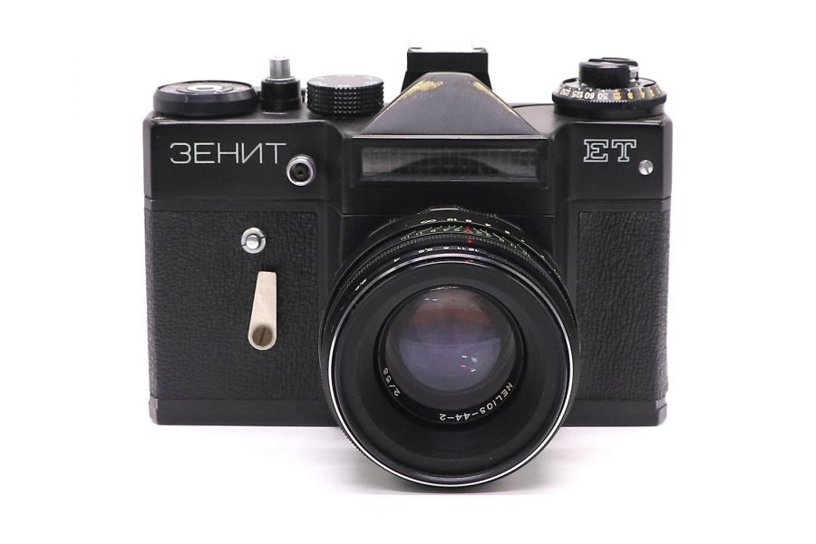 Зеркальный фотоаппарат Зенит ЕТ + Гелиос-44-2 (СССР)