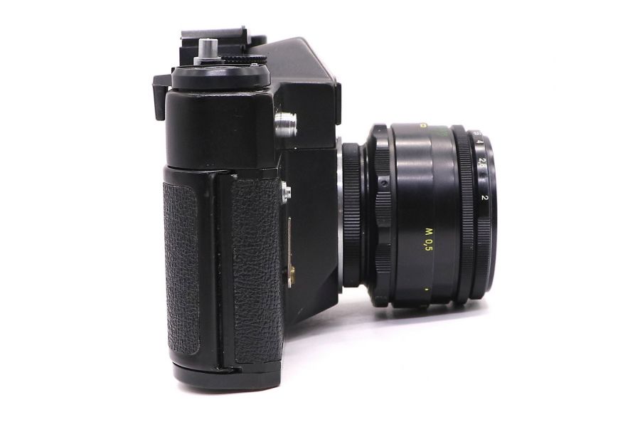 Зеркальный фотоаппарат Зенит ЕТ + Гелиос-44-2 (СССР)