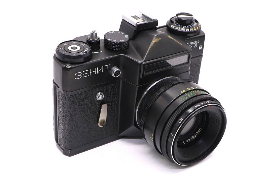 Зеркальный фотоаппарат Зенит ЕТ + Гелиос-44-2 (СССР)