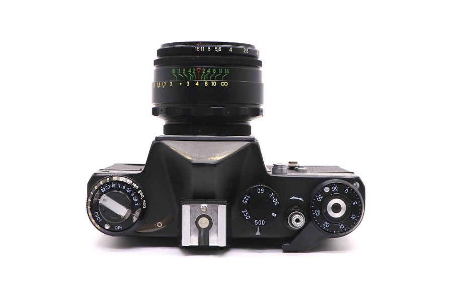 Зеркальный фотоаппарат Зенит ЕТ + Гелиос-44-2 (СССР)