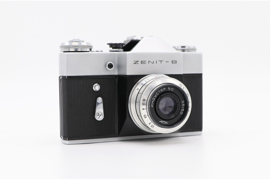 Фотокамера Зенит В + Индустар-50 (СССР, 1972 г.)