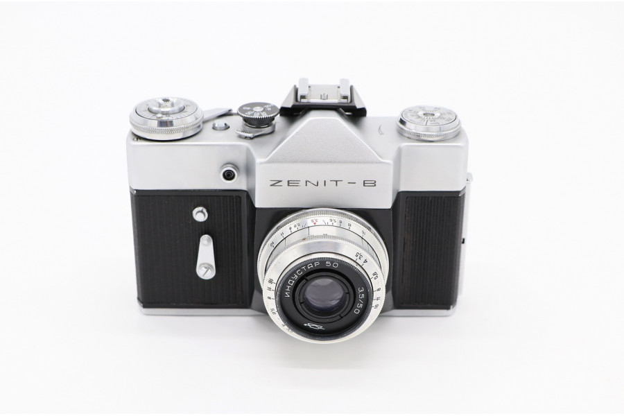 Фотокамера Зенит В + Индустар-50 (СССР, 1972 г.)