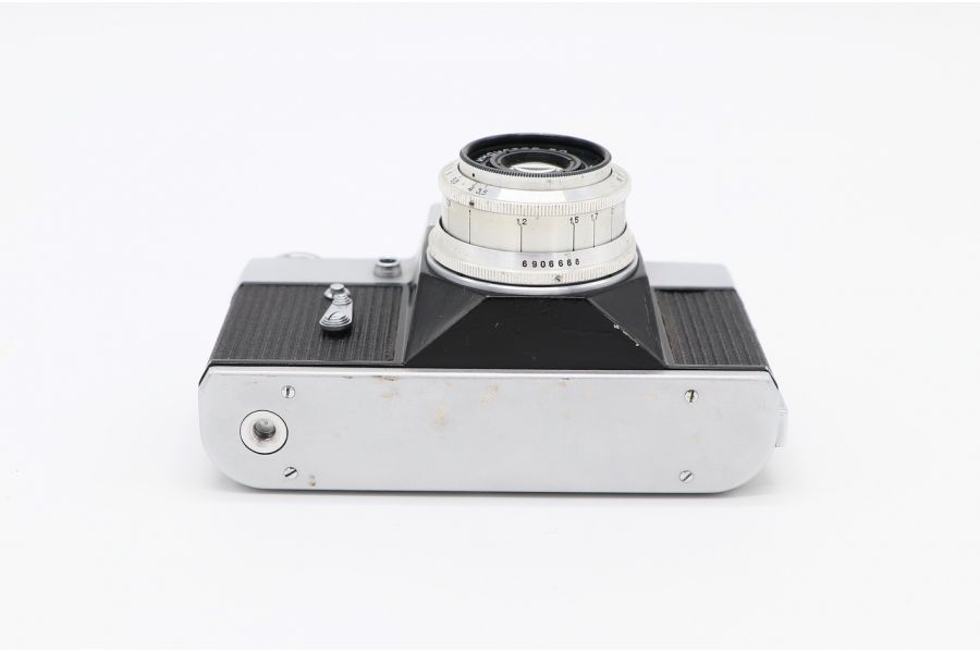 Фотокамера Зенит В + Индустар-50 (СССР, 1972 г.)