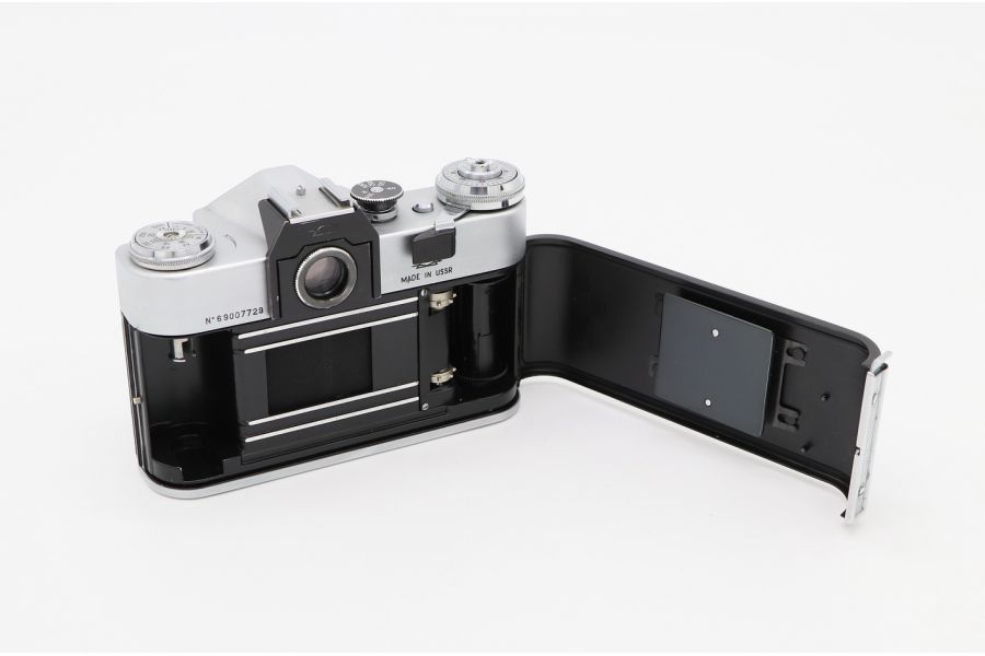 Фотокамера Зенит В + Индустар-50 (СССР, 1972 г.)