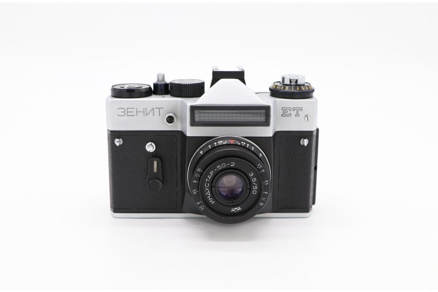 Фотоаппарат Зенит ЕТ + Индустар-50-2 (СССР, 1981г)