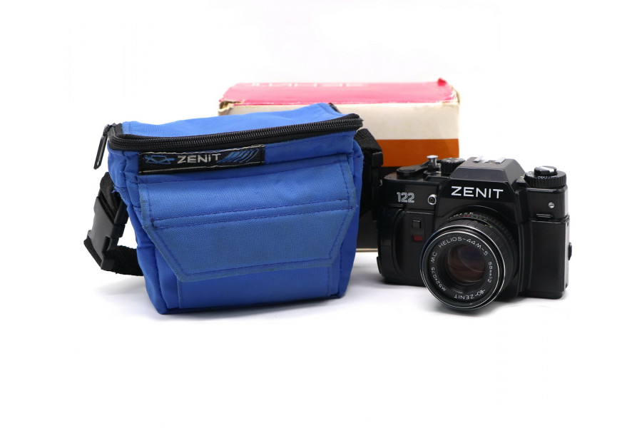 Малоформатный фотоаппарат Зенит 122 в упаковке