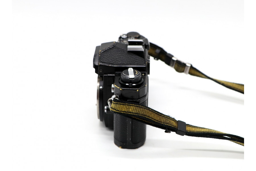 Фотоаппарат зеркальный пленочный Nikon FM body