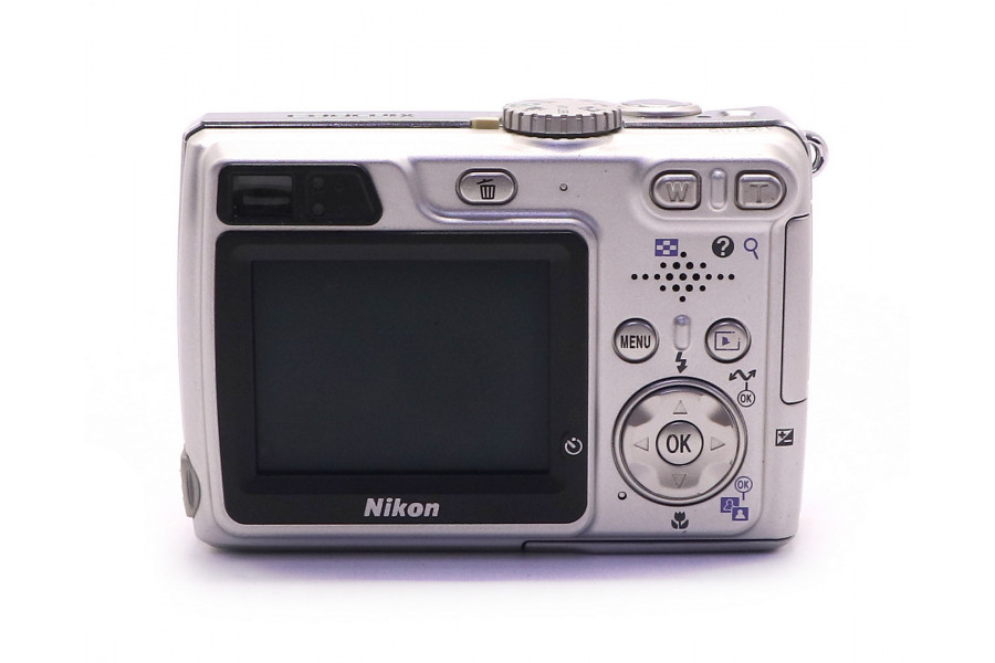Компактная цифровая камера Nikon Coolpix E5900
