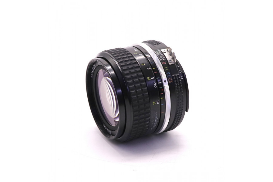 Объектив широкоугольный Nikon 28mm f/3.5 Nikkor 