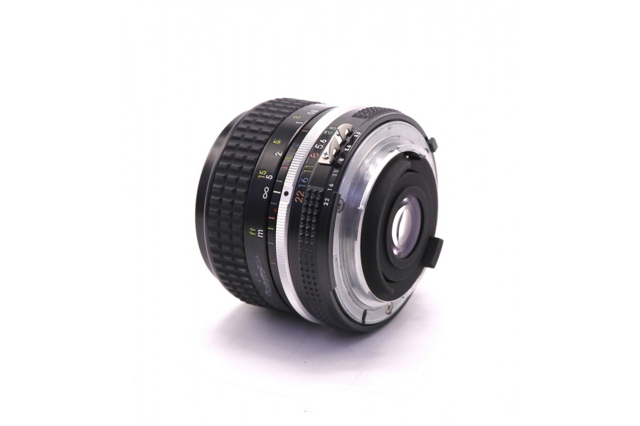 Объектив широкоугольный Nikon 28mm f/3.5 Nikkor 