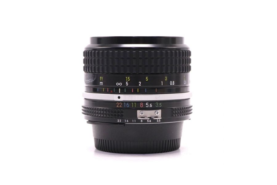 Объектив широкоугольный Nikon 28mm f/3.5 Nikkor 