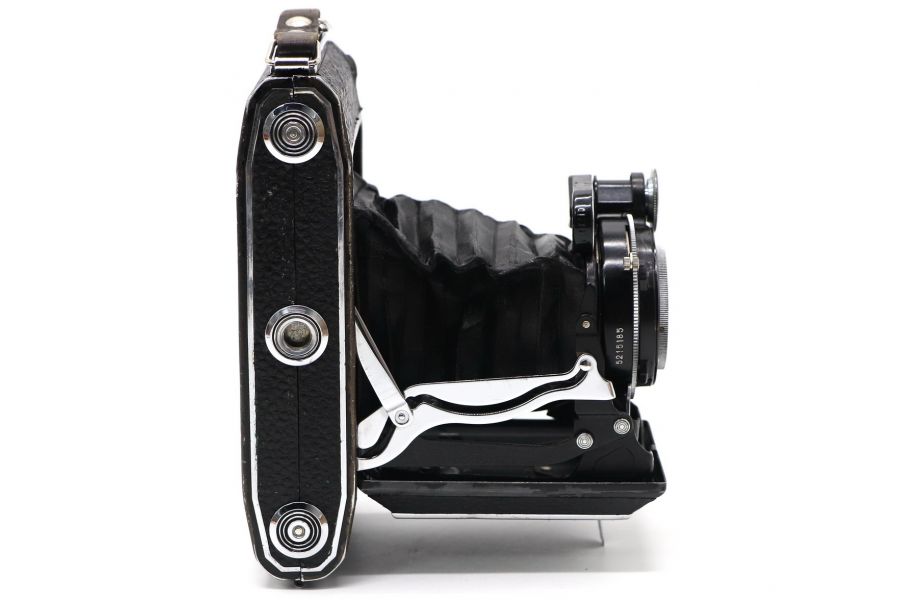 Складной советский фотоаппарат Москва 2 (КМЗ)