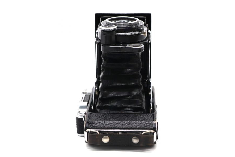 Складной советский фотоаппарат Москва 2 (КМЗ)