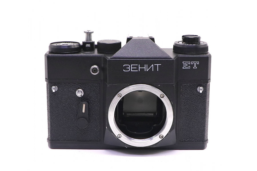 Малоформатный зеркальный фотоаппарат Зенит ЕТ