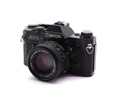 Зеркальный пленочный фотоаппарат Canon AE-1 kit