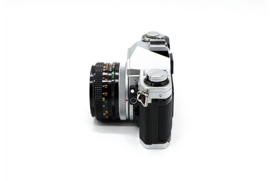 Зеркальный пленочный фотоаппарат Canon AE-1 kit