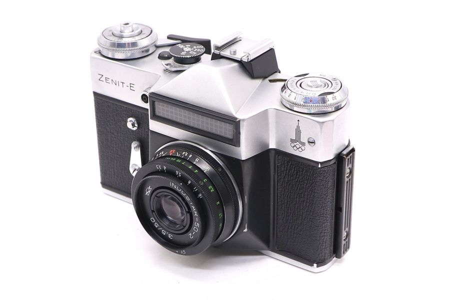 Зеркальный фотоаппарат Зенит Е kit олимпийский