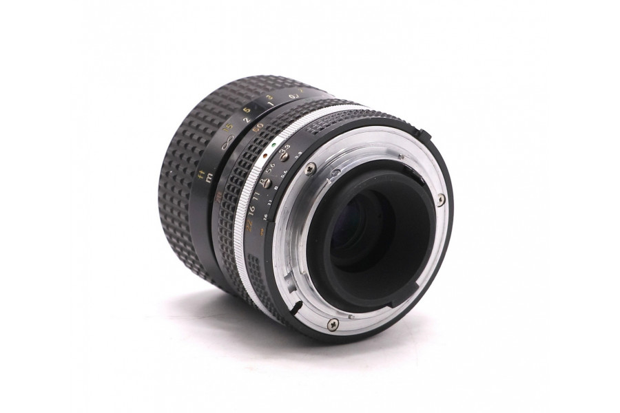 Объектив Nikon 35-70mm f/3.3-4.5 Zoom-Nikkor