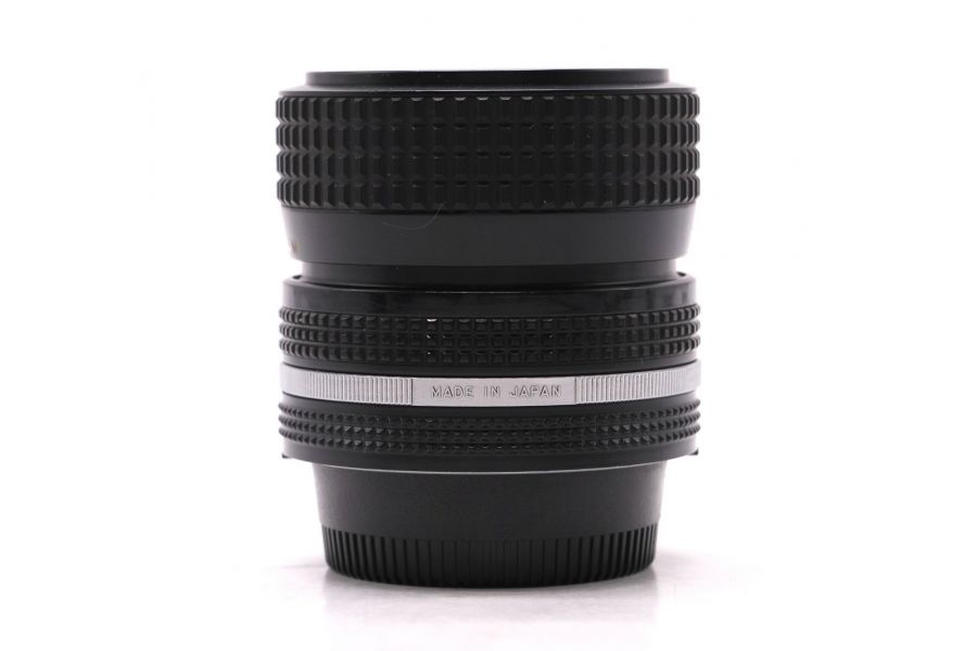 Объектив Nikon 35-70mm f/3.3-4.5 Zoom-Nikkor