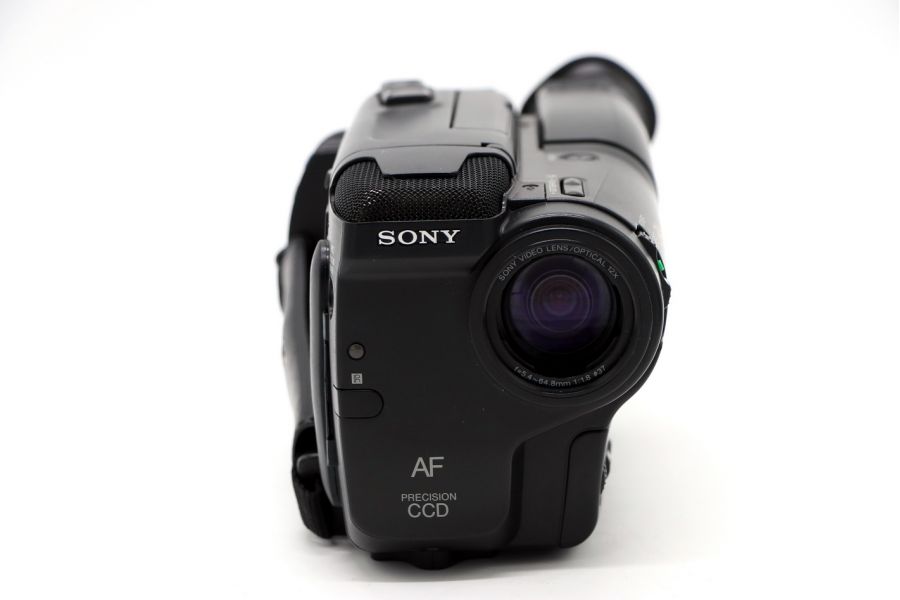 Видеокамера аналоговая Sony CCD-TR565E Handycam