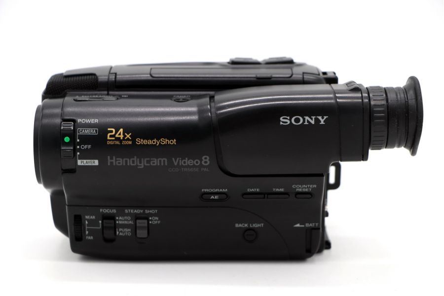 Видеокамера аналоговая Sony CCD-TR565E Handycam