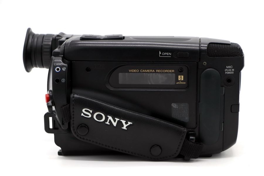 Видеокамера аналоговая Sony CCD-TR565E Handycam