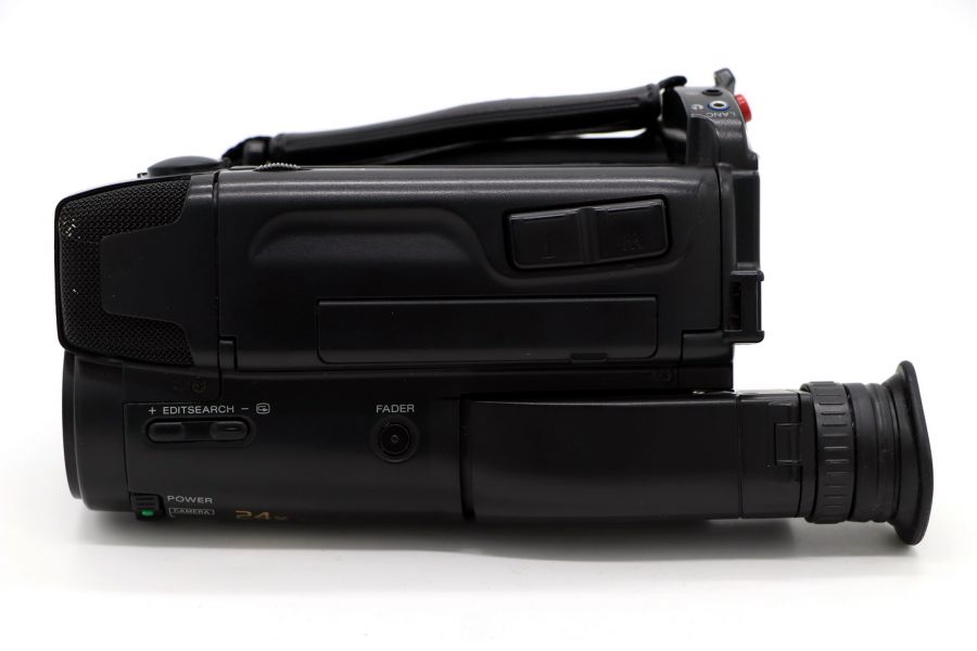 Видеокамера аналоговая Sony CCD-TR565E Handycam