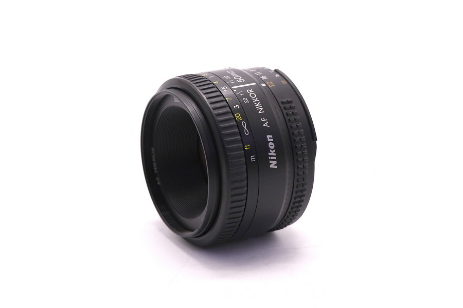 Объектив Nikon 50mm f/1.8D AF Nikkor в упаковке