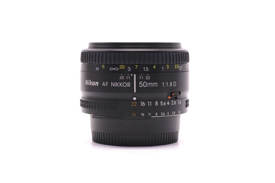 Объектив Nikon 50mm f/1.8D AF Nikkor в упаковке