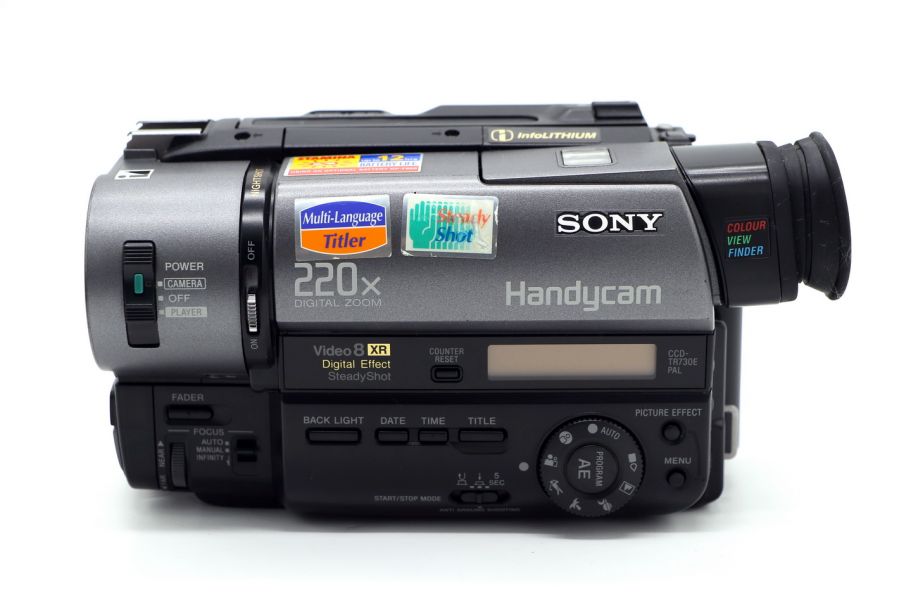 Видеокамера кассетная Sony CCD-TR730E Handycam