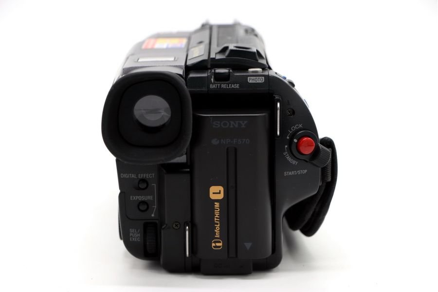 Видеокамера кассетная Sony CCD-TR730E Handycam