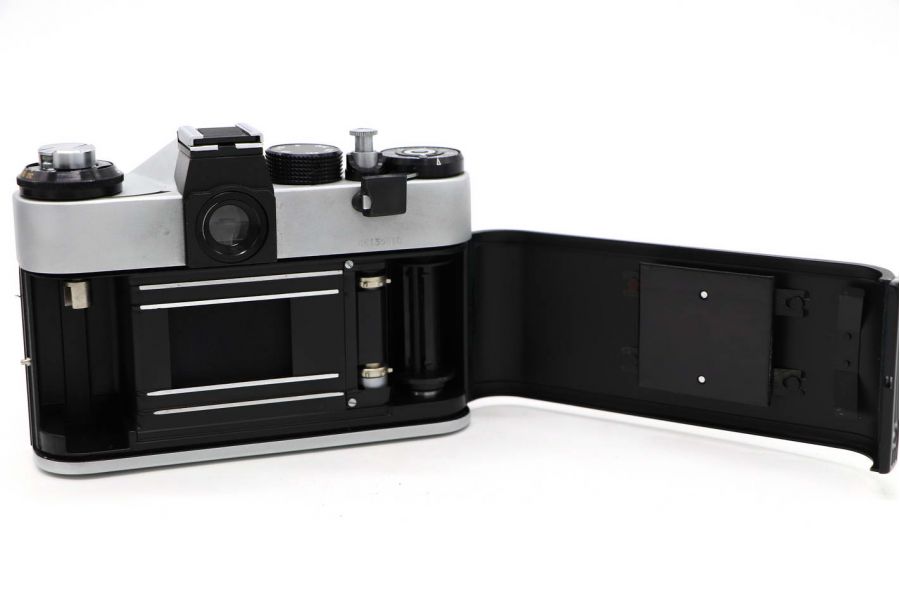 Фотоаппарат Зенит ЕТ silver + Гелиос (СССР, 1981)