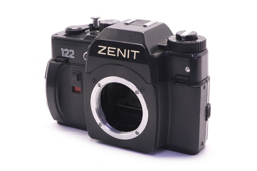 Советская зеркальная фотокамера Зенит 122 body