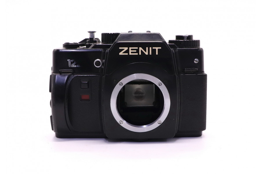 Советская зеркальная фотокамера Зенит 122 body