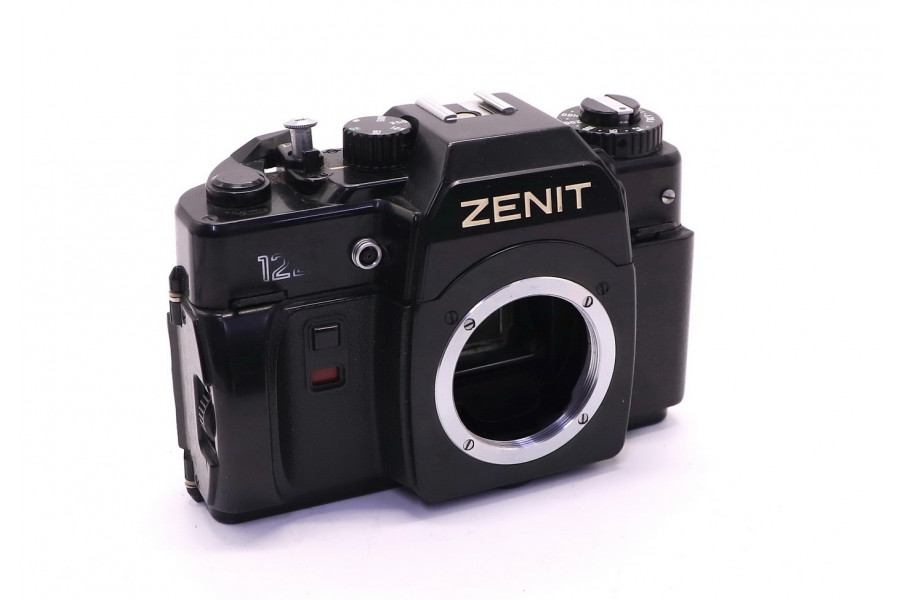 Советская зеркальная фотокамера Зенит 122 body