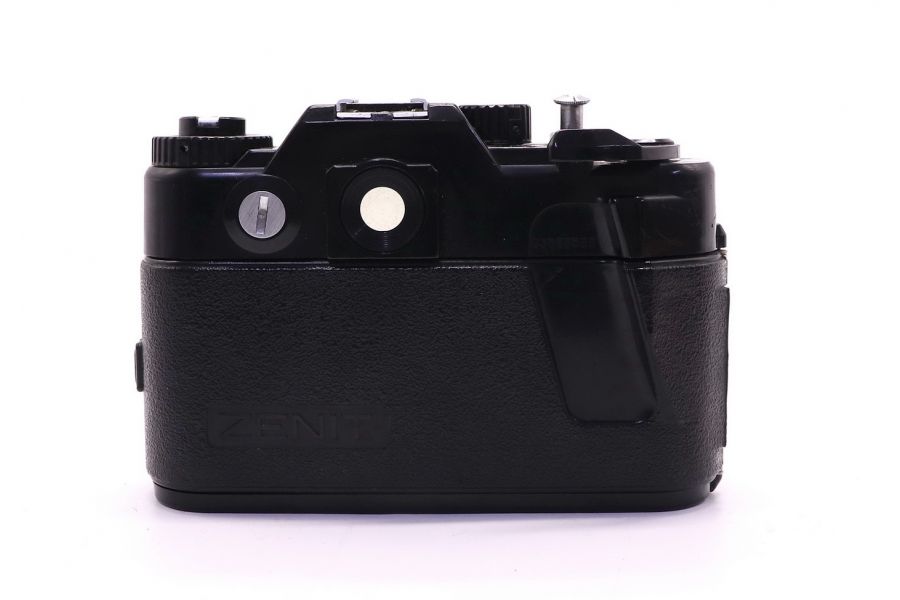 Советская зеркальная фотокамера Зенит 122 body