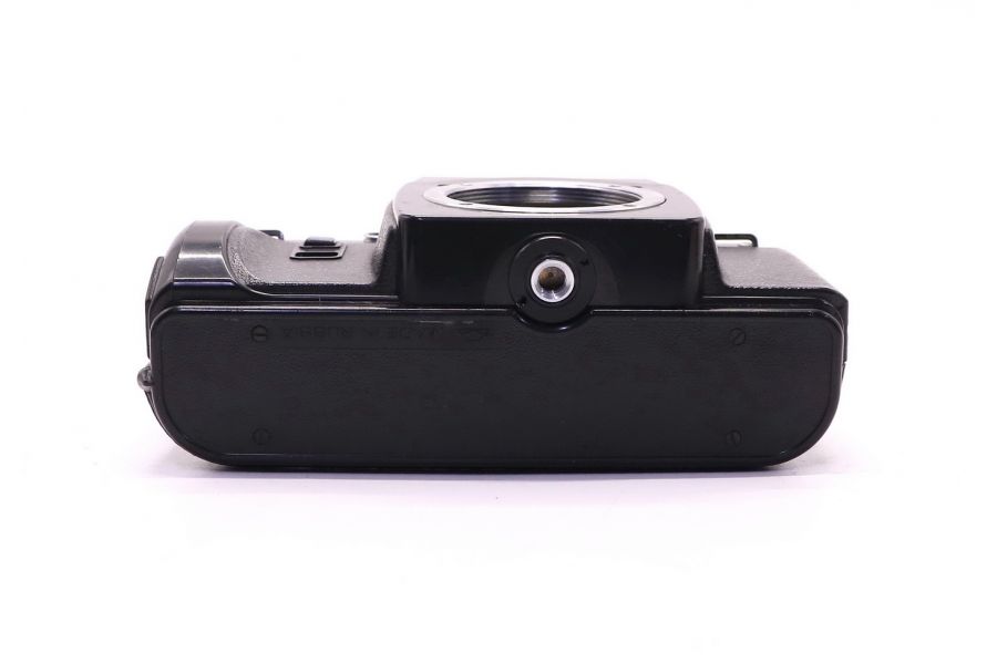 Советская зеркальная фотокамера Зенит 122 body