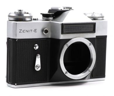 Советский зеркальный фотоаппарат Зенит-Е body