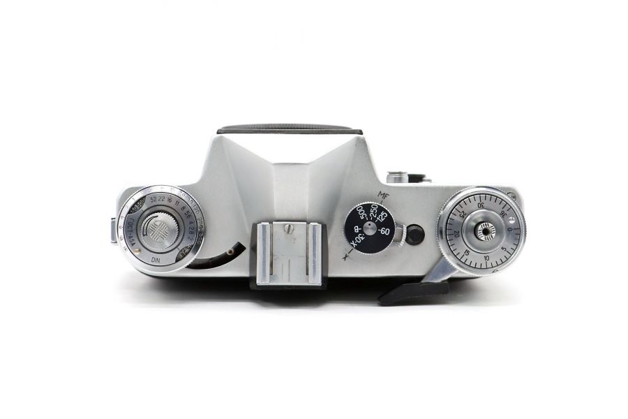 Советский зеркальный фотоаппарат Зенит-Е Body