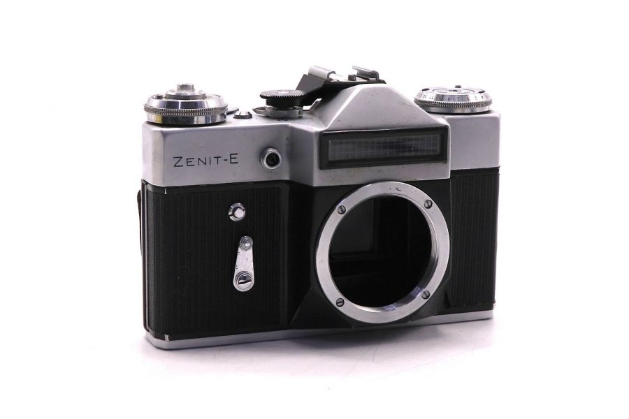Советский зеркальный фотоаппарат Зенит-Е Body