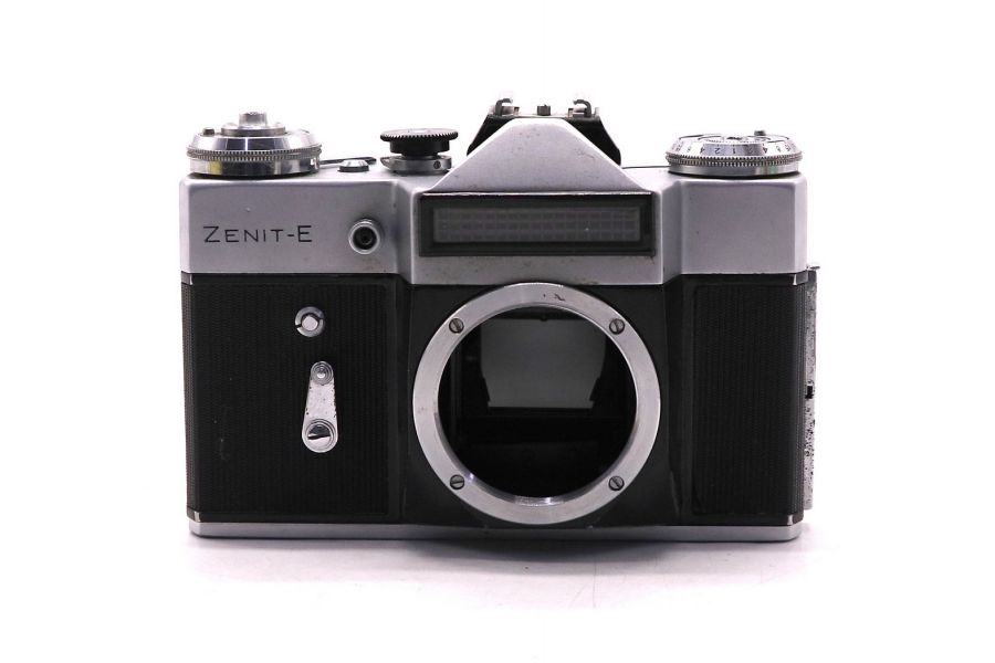 Советский зеркальный фотоаппарат Зенит-Е Body