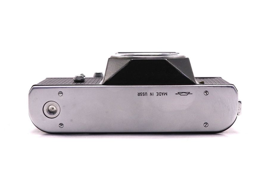 Советский зеркальный фотоаппарат Зенит-Е Body